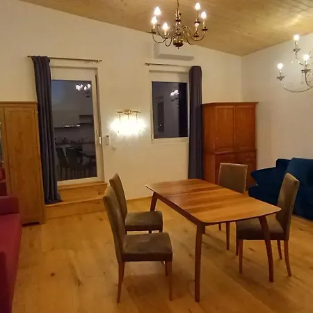 Gästewohnung Mit Terrasse Vinothèque Laroche Im Piestingtal